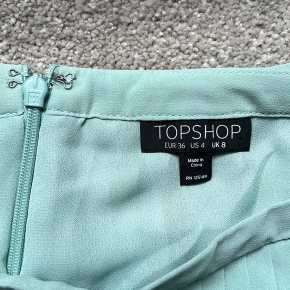 TOPSHOP teal, pleated shorts - Picture 3 of 3